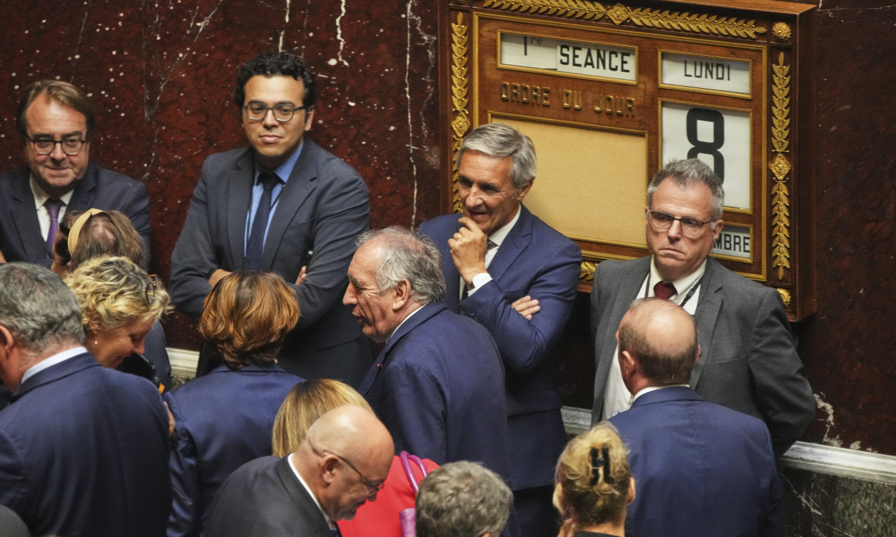 PALA VLADA U FRANCUSKOJ Poslanici izglasali nepoverenje premijeru!