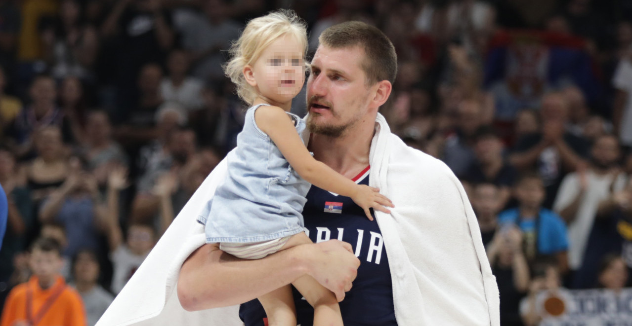 POGLEDAJTE KAKO JE JOKIĆ PROSLAVIO ROĐENDAN ĆERKICI OGNJENI Još jedan dokaz da je najveći (FOTO)