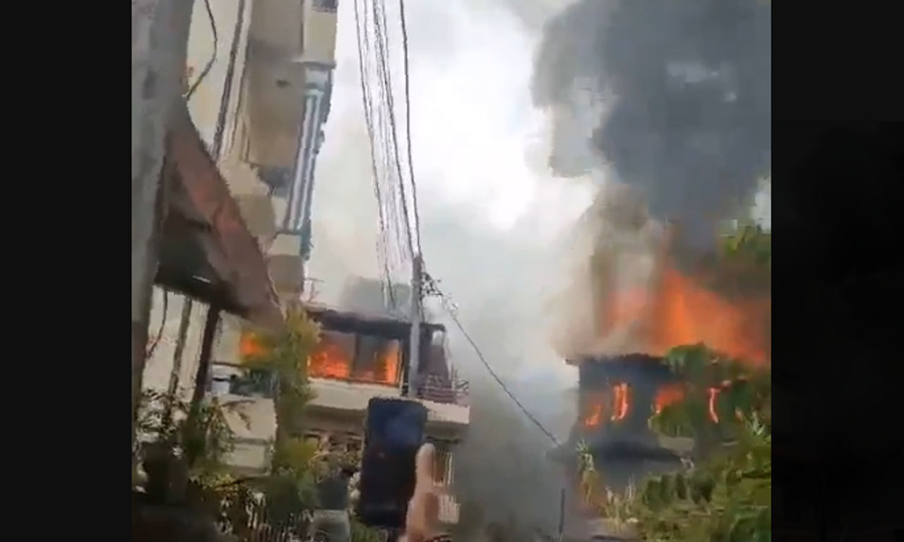 SUPRUGA BIVŠEG PREMIJERA NEPALA ŽIVA SPALJENA Demonstranti mu zapalili kuću usred nasilnih antivladinih protesta (VIDEO)