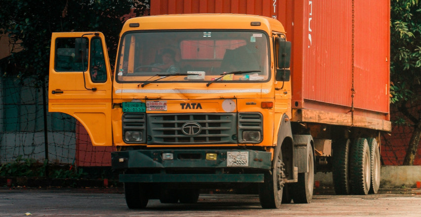 KAMION SE ZALETEO U PIJACU, IMA MRTVIH! Pogledajte snimak stravične nesreće u Južnoj Koreji (UZNEMIRUJUĆI VIDEO)