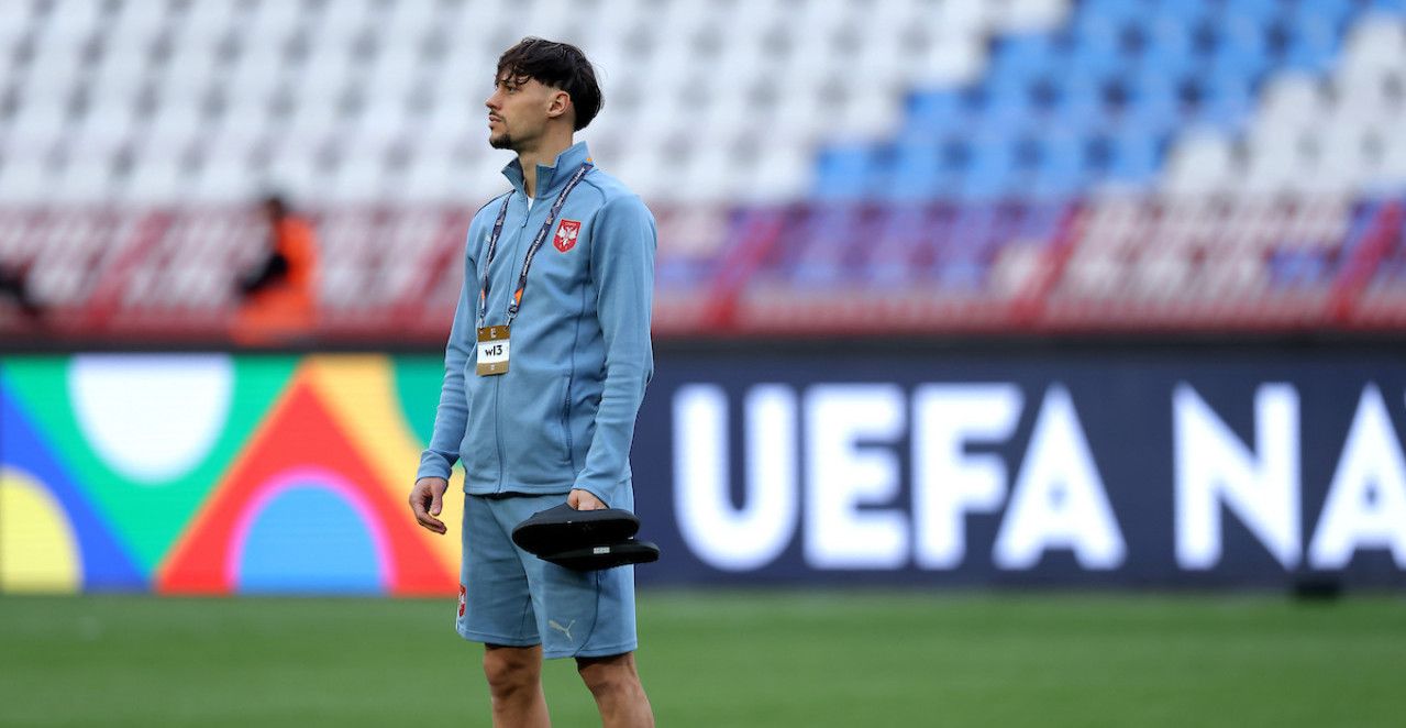 ZAŠTO BIRMANČEVIĆ PRE SVAKOG MEČA STOJI BOS PO NEKOLIKO MINUTA NA TRAVI STADIONA Iza svega se krije velika misterija