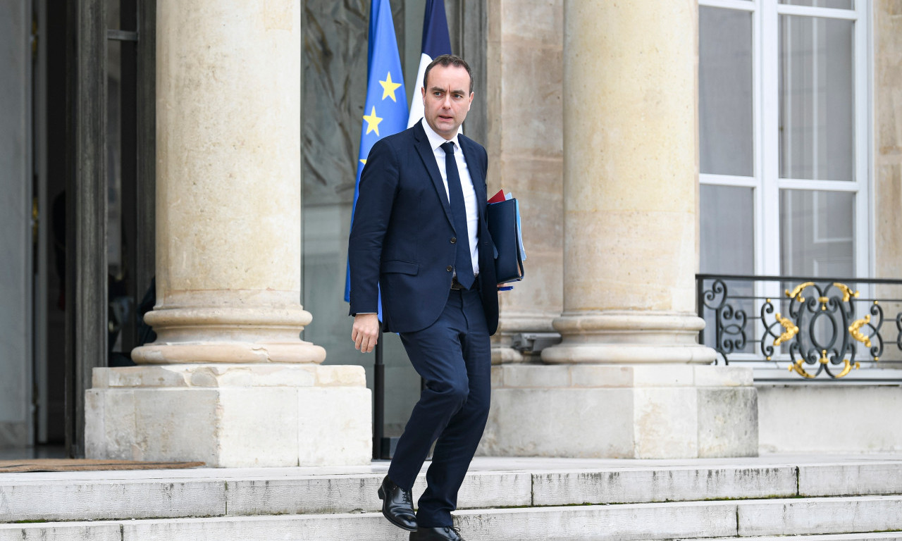 PALA VLADA! Francuski premijer podneo ostavku!