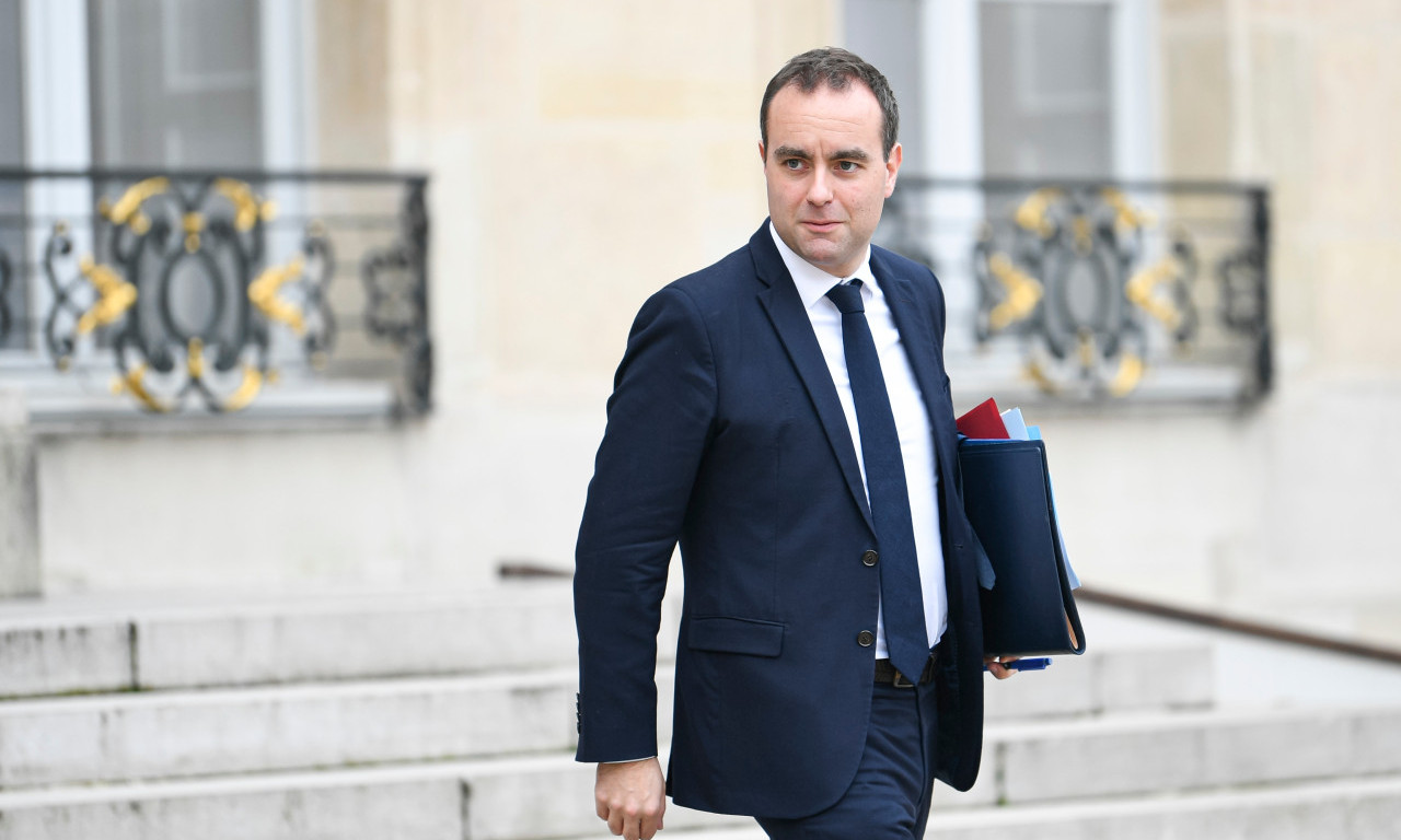 FRANCUSKA VLADA OPET U PROBLEMU Evo šta traži Socijalistička partija i ko je na udaru zbog toga