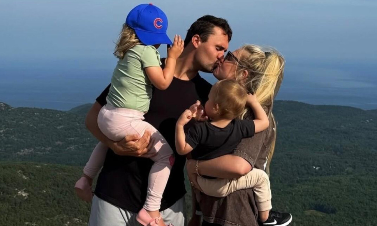 SUPRUGA ČARLIJA KIRKA JE PREDOSETILA NJEGOVU SMRT! Evo šta je napisala samo nekoliko sati pre atentata!