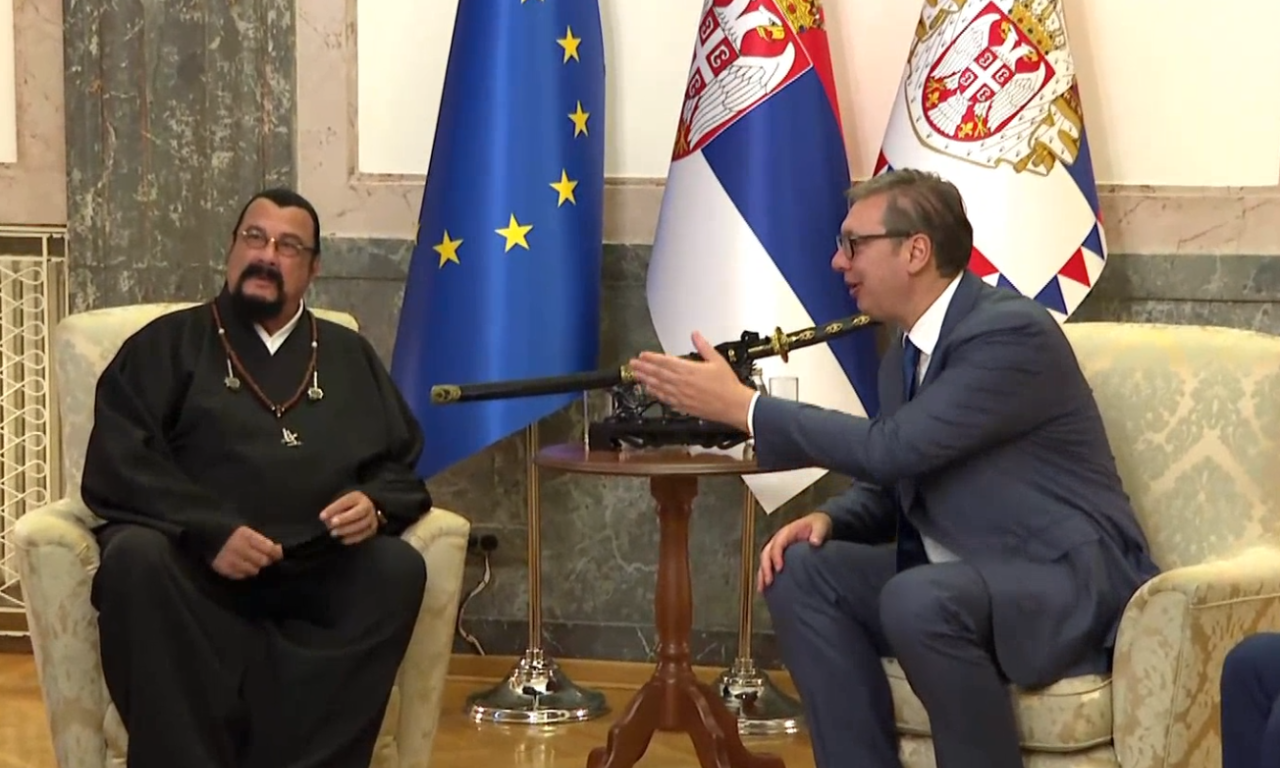 STIVEN SIGAL POSTAJE AMBASADOR IZLOŽBE EKSPO 2027 Vučić otkrio o čemu je pričao sa holivudskom zvezdom (FOTO)