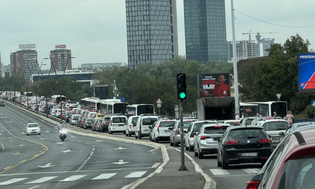 AUTOKOMANDA U CRVENOM! KOLONA STOJI OD KONJARNIKA DO MOSTARA Velike gužve u Beogradu, evo gde je najkritičnije