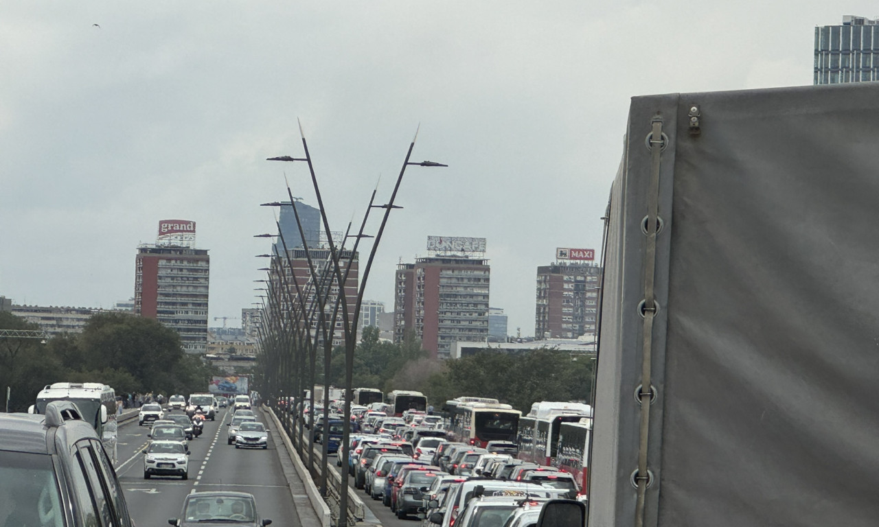 NA BRANKOVOM MOSTU SVE STOJI, KOLONE NEPREGLEDNE Pogledajte ovaj krkljanac (FOTO)