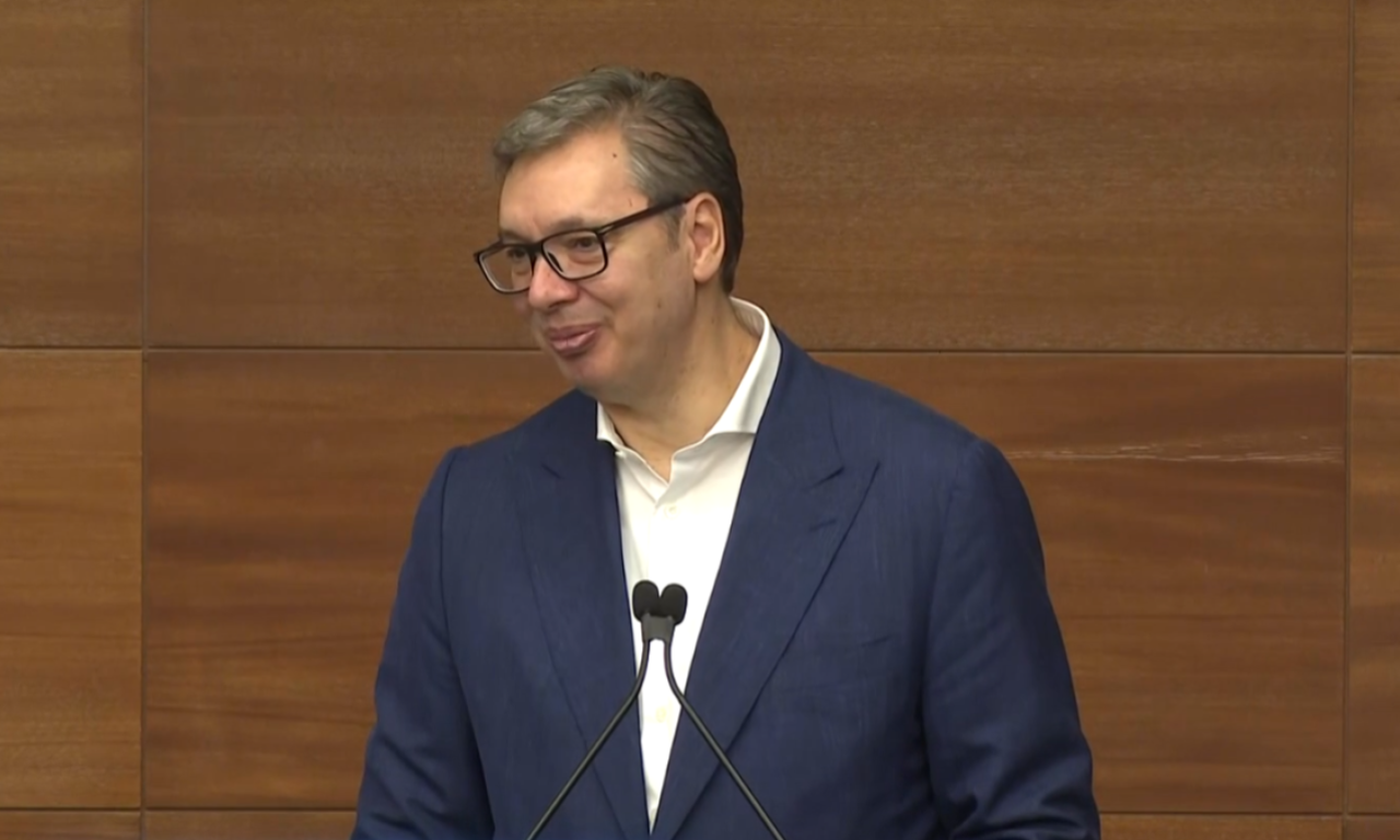 VUČIĆ URUČUJE UGOVORE O RADU MEDICINSKIM RADNICIMA Povod nikad lepši - naši ljudi se vraćaju iz dijaspore! (VIDEO)