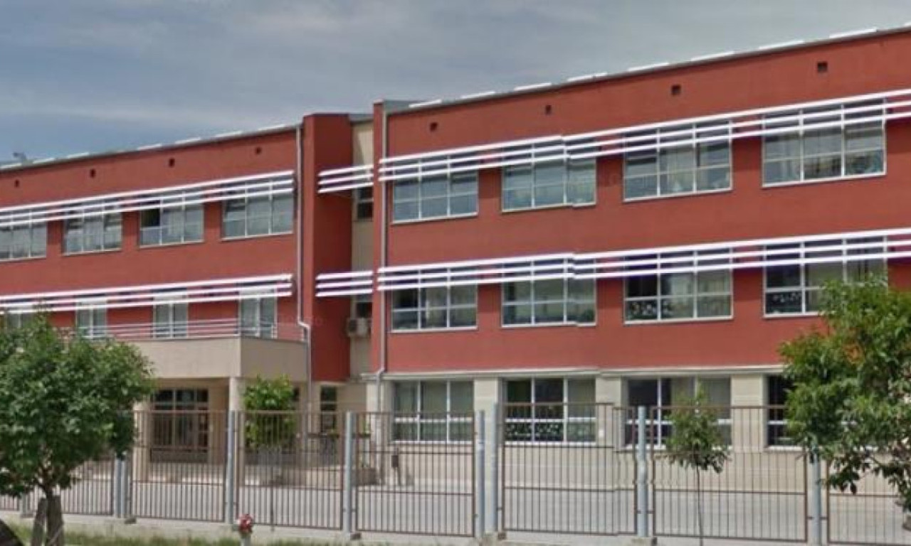 PAO PLAFON U ŠKOLI U BEOGRADU Oglasili se direktorka i ministarstvo!