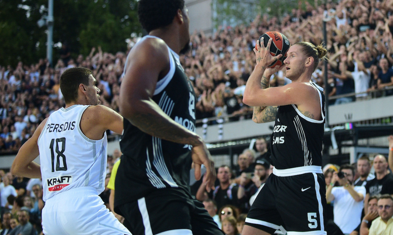 PARTIZAN DOPUTOVAO U AUSTRALIJU Grobari napravili doček u Melburnu (VIDEO)