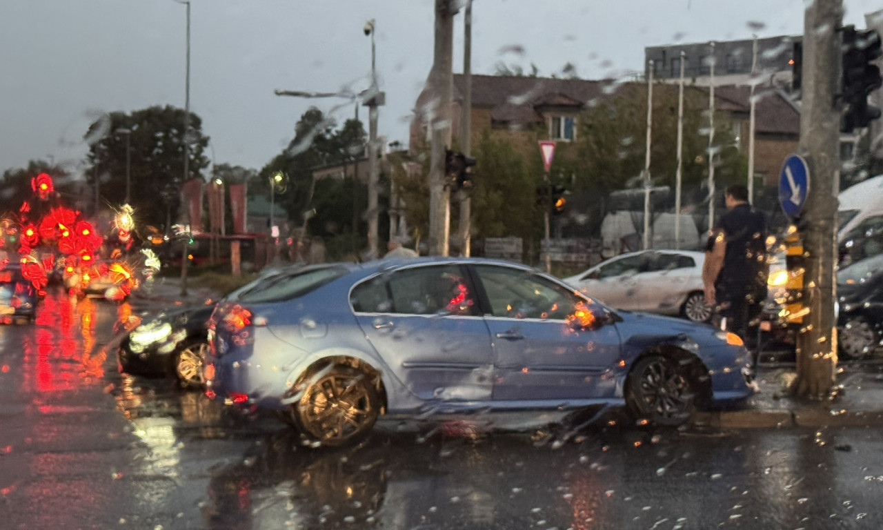 SAOBRAĆAJNA NESREĆA NA SILASKU SA PUPINOVOG MOSTA! Stvaraju se gužve! (FOTO)