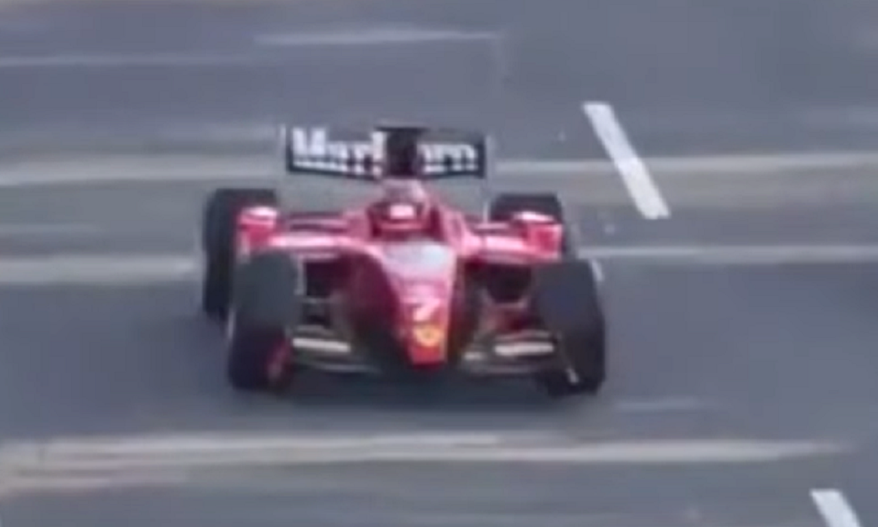 "ČEŠKI FANTOM" KONAČNO DOLIJAO! Jurcao formulom po auto-putevima, ovako je izgledalo dramatično hapšenje (VIDEO)