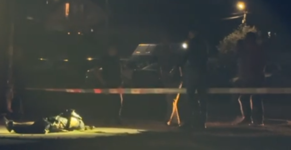 UZNEMIRUJUĆI SNIMAK UBISTVA U NIŠU: Mladić leži u lokvi krvi, očevidac: "Gledao sam kako umire" (VIDEO)