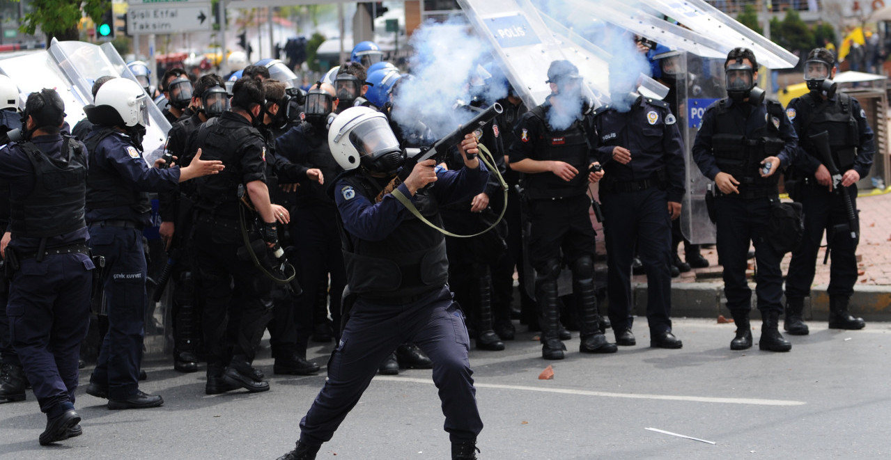 ŠTA JE CN GAS? Hemičar za K1info otkriva koliko je opasan - a evo da li je uopšte mogao da bude upotrebljen u Srbiji