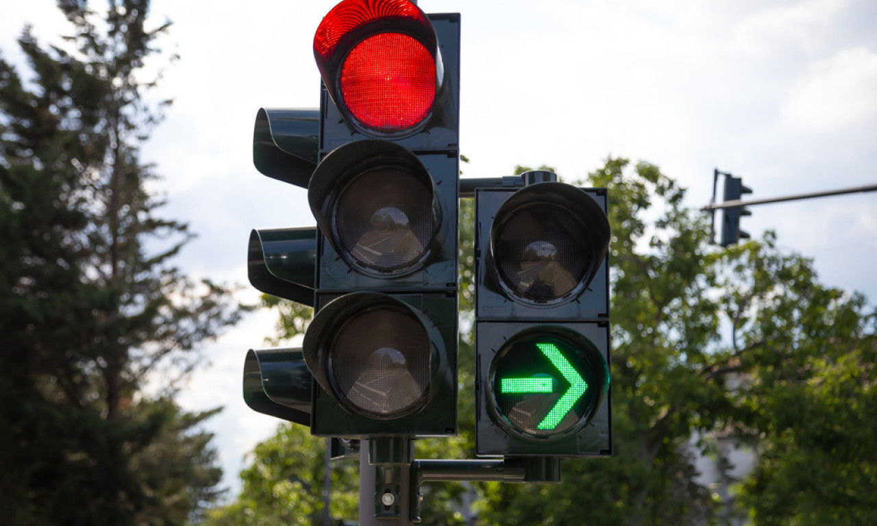 USLOVNO ZELENO - SAMO U OVIM SLUČAJEVIMA JE DOZVOLJEN PROLAZ Poštujte pravila, za ovaj prekršaj sledi čak i zatvor!
