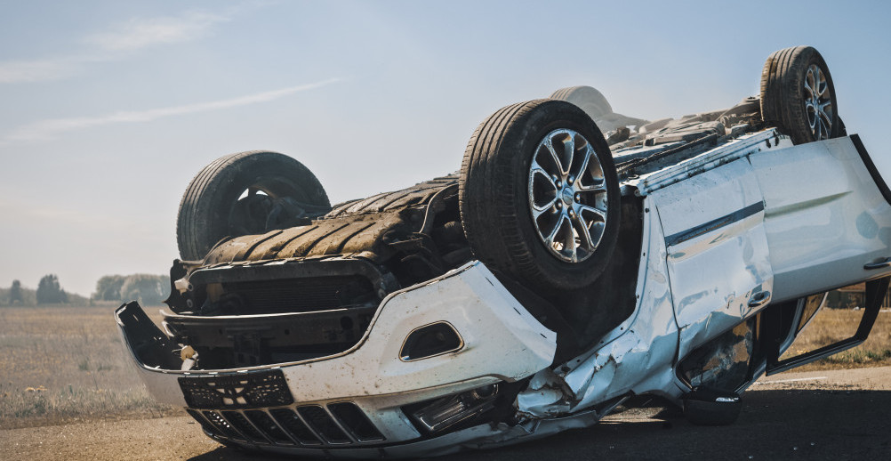 TEŠKA NEZGODA KOD MLADENOVCA! Automobil potpuno isprevrtan na putu, moguće gužve (FOTO)