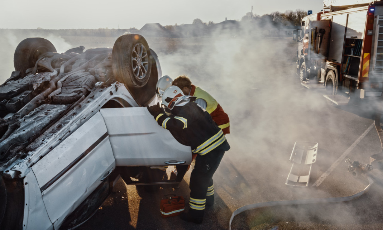 PRVE FOTOGRAFIJE SUDARA KOD VLADIMIRACA Vozač poginuo nakon ulaska u suprotan smer (FOTO)
