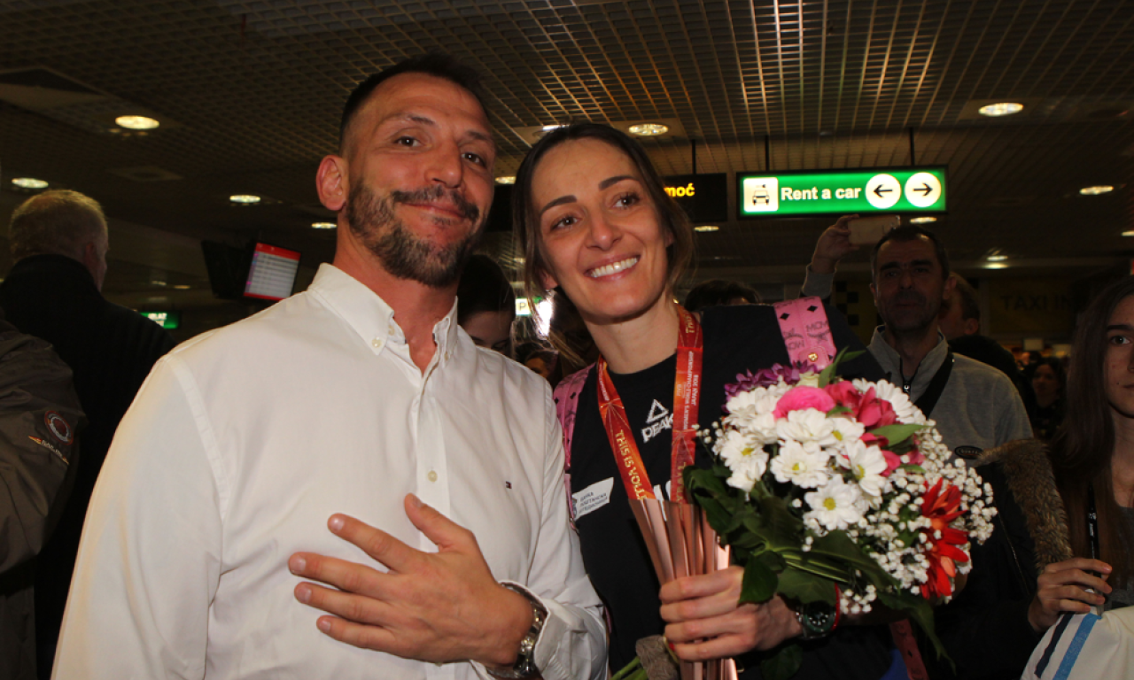 OVDE SU SE DAČA IKODINOVIĆ I MAJA OGNJENOVIĆ POSLEDNJI PUT POJAVILI ZAJEDNO Niko nije ni slutio na krah ljubavi (FOTO)