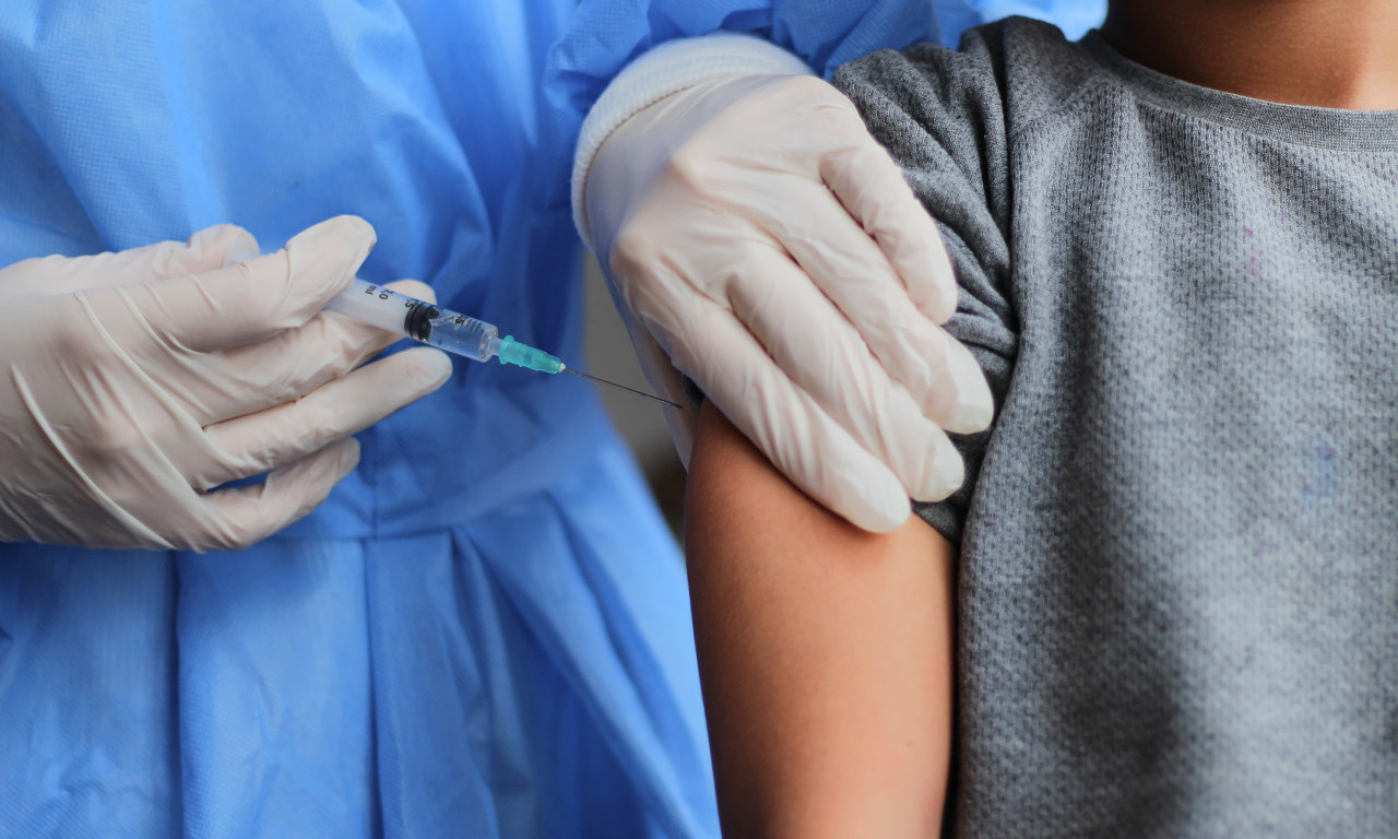 VAKCINIŠITE SE ŠTO PRE! Virus je već u Srbiji - ove grupe su posebno osetljive