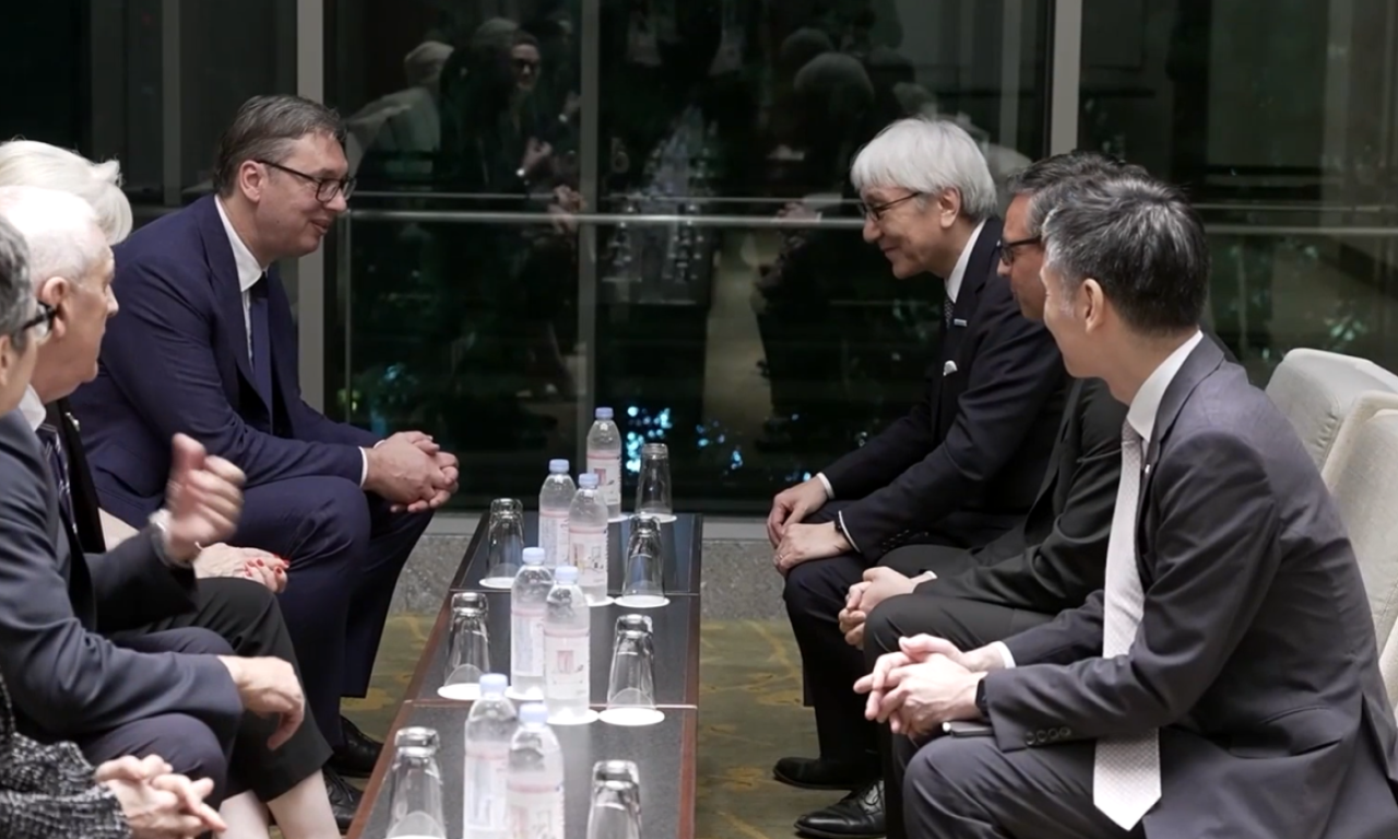VUČIĆ SA JAPANSKIM BIZNIS LIDERIMA U TOKIJU Evo sa kim je predsednik za stolom (VIDEO)
