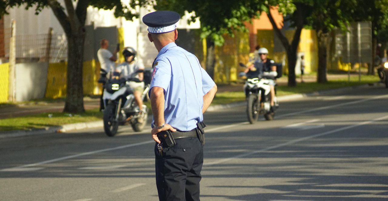 OTAC SLUČAJNO UBIO BEBU! Kolima pregazio sina, a samo par minuta pre ga držao u rukama... Užas u Brčkom