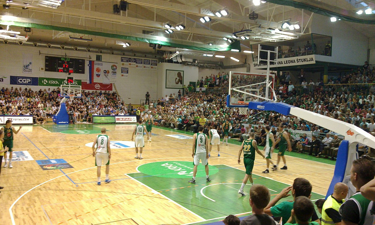 NEVREME UNIŠTILO ČUVENU SPORTSKU DVORANU Pogledajte prizore iz Slovenije! Košarkaši se hvataju za glavu (FOTO)