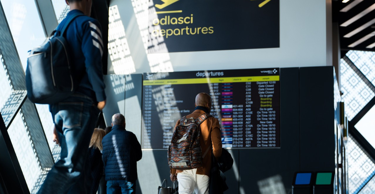 KAKVO JE STANJE NA AERODROMU "NIKOLA TESLA" ZBOG LOŠEG VREMENA Pet dolaznih letova odloženo!