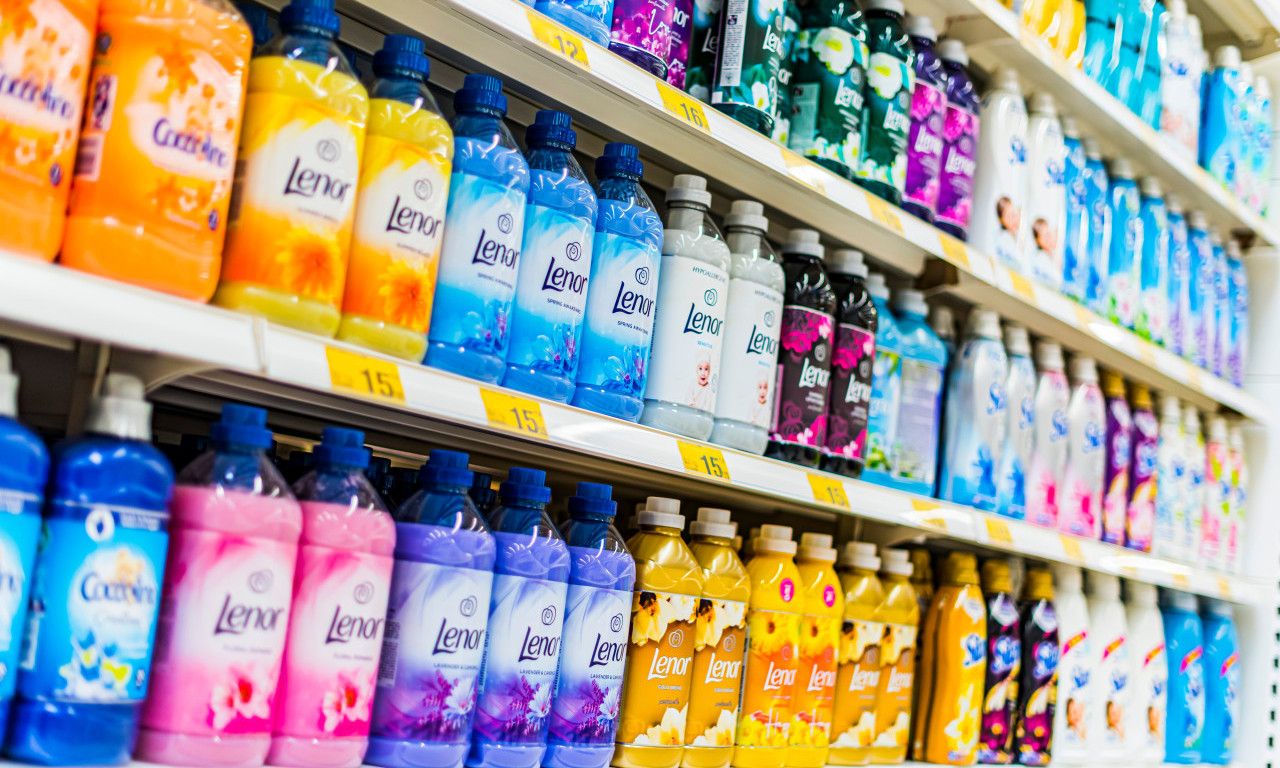 ROBA ISTA, A CENE DRAMATIČNO RAZLIČITE! Gde kupiti omekšivač? (FOTO)