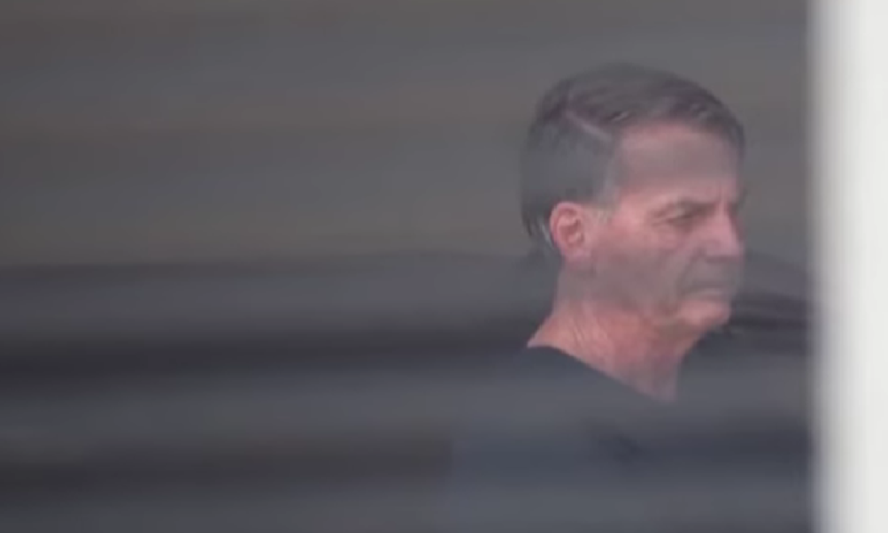 BIVŠI PREDSEDNIK IMA RAK KOŽE Ima jednu leziju na grudima, a jednu na ruci! Evo šta kažu lekari