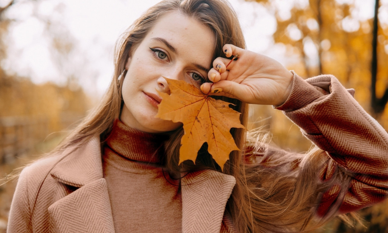 MESEČNI HOROSKOP ZA OKTOBAR 2025: Mesec kada se menjaju životi - evo kome se vraća stara ljubav, a koga novac "hoće"