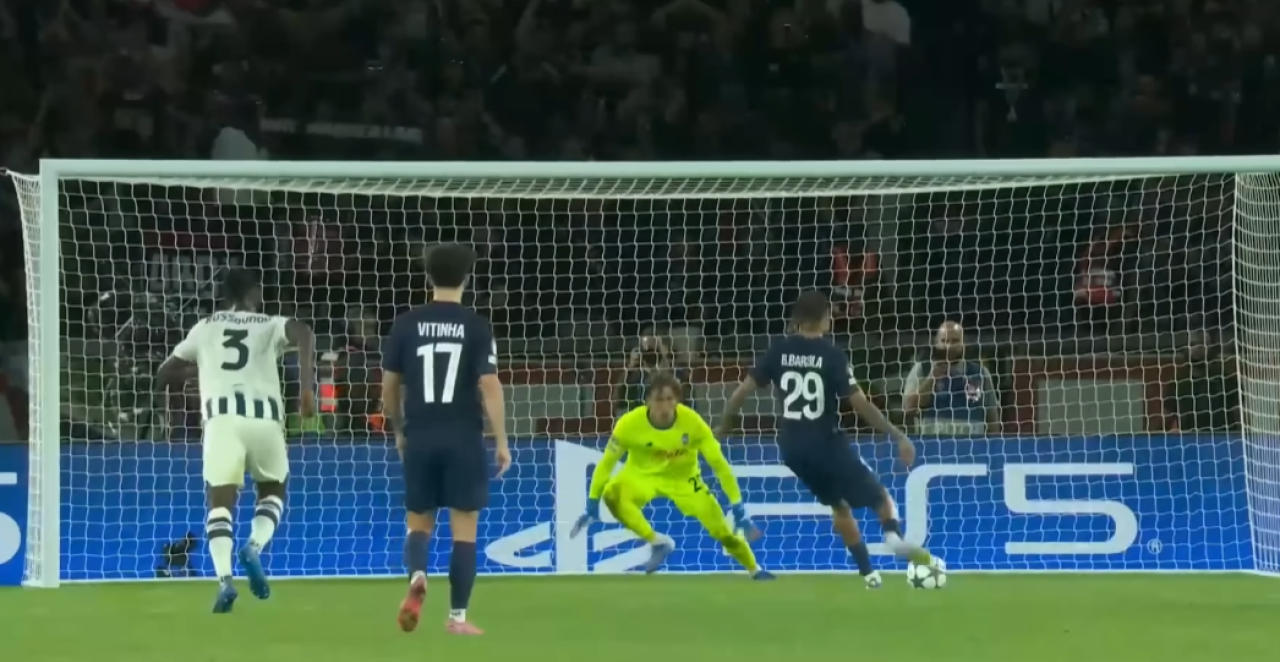 POGLEDAJTE NAJSRAMOTNIJE IZVEDEN PENAL U ISTORIJI LIGE ŠAMPIONA Bruka zvezde PSŽ-a obilazi planetu (VIDEO)