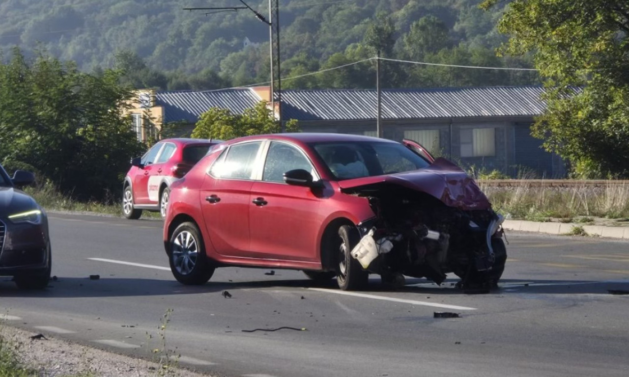 BROJE SE POVREĐENI Žestoka saobraćajka kod Užica - Hitna pomoć i policija na licu mesta (FOTO)