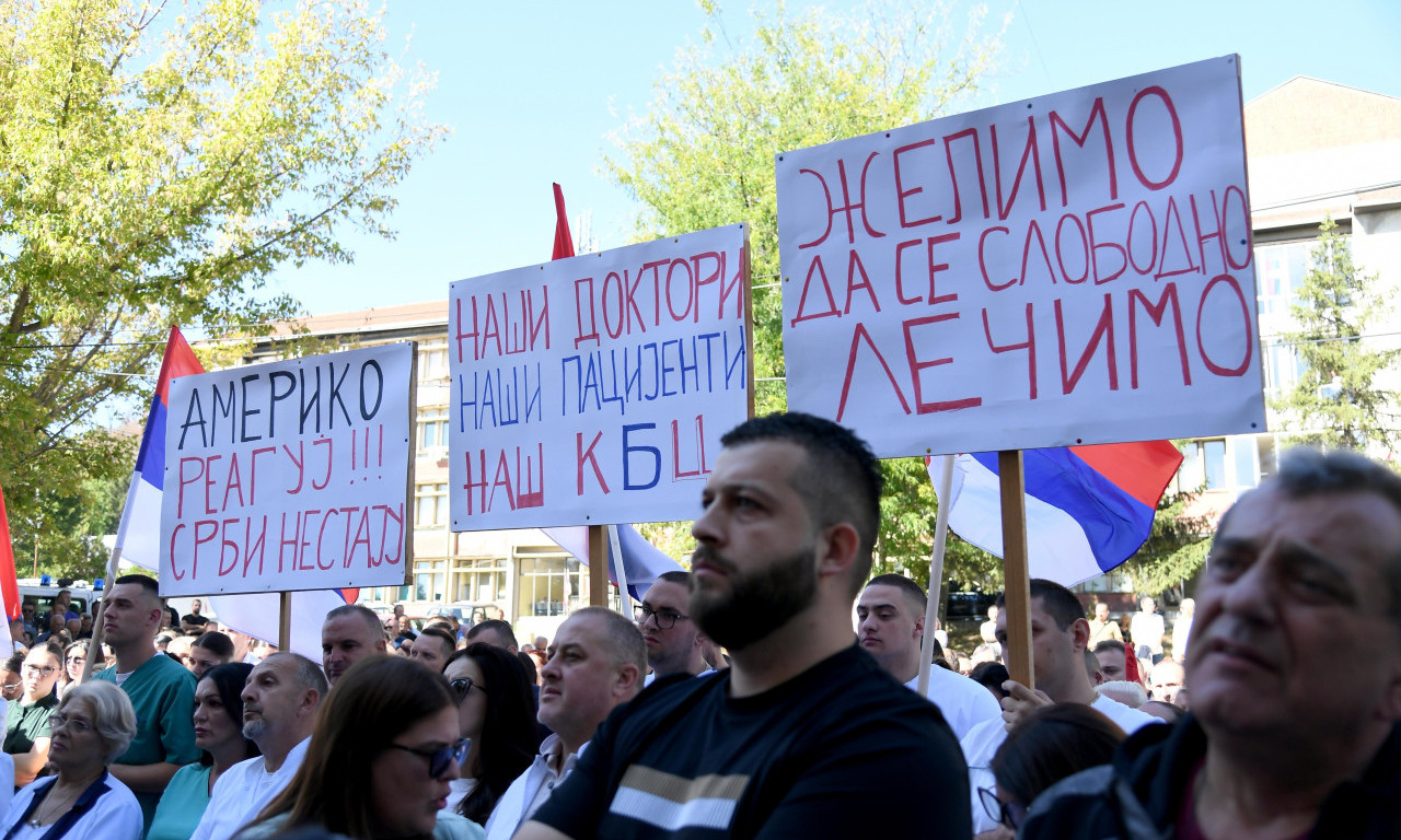 "DALJE RUKE OD BOLNICE" Zdravstveni radnici protestovali zbog upada Kurtijeve policije u njihove prostorije (FOTO)