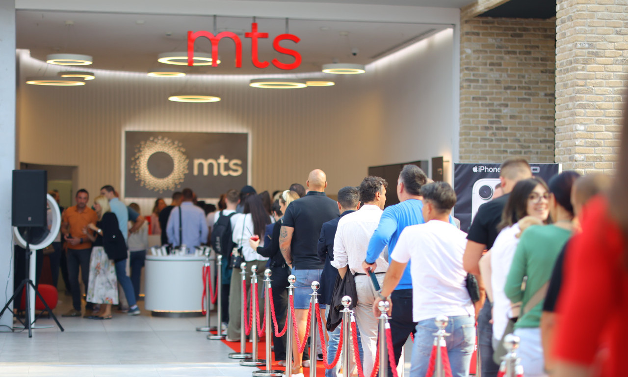 POČELA PRODAJA NOVIH iPHONE UREĐAJA U SRBIJI Pogledajte ove gužve i redove u mts prodavnicama (FOTO)