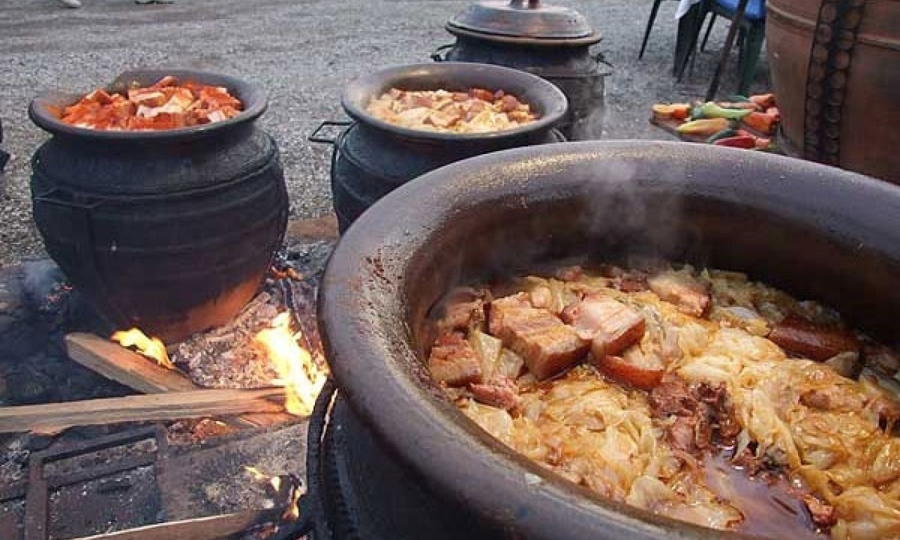 OVOG VIKENDA TAKMIČENJE U PRIPREMI SVADBARSKOG KUPUSA Mrčajevci vas čekaju da dođete na ručak