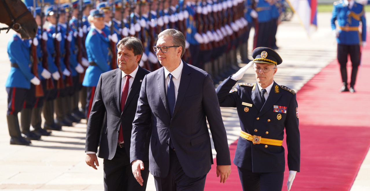 VOJNA PARADA "SNAGA JEDINSTVA 2025" Garda pozdravila predsednika Vučića! Razvijena zastava od 300 metara (FOTO+VIDEO)