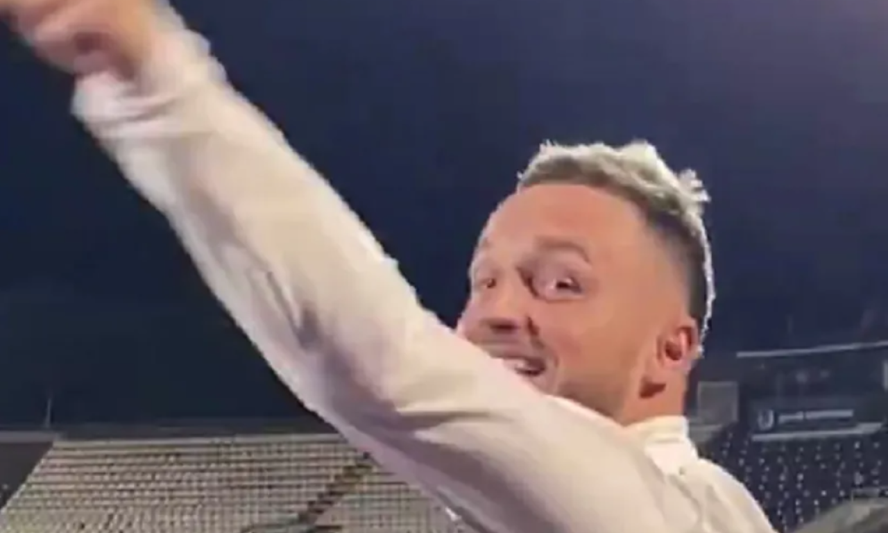 POGLEDAJTE KAKO JE ARNAUTOVIĆ PROSLAVIO POBEDU ZVEZDE U DERBIJU Delije u ekstazi (VIDEO)