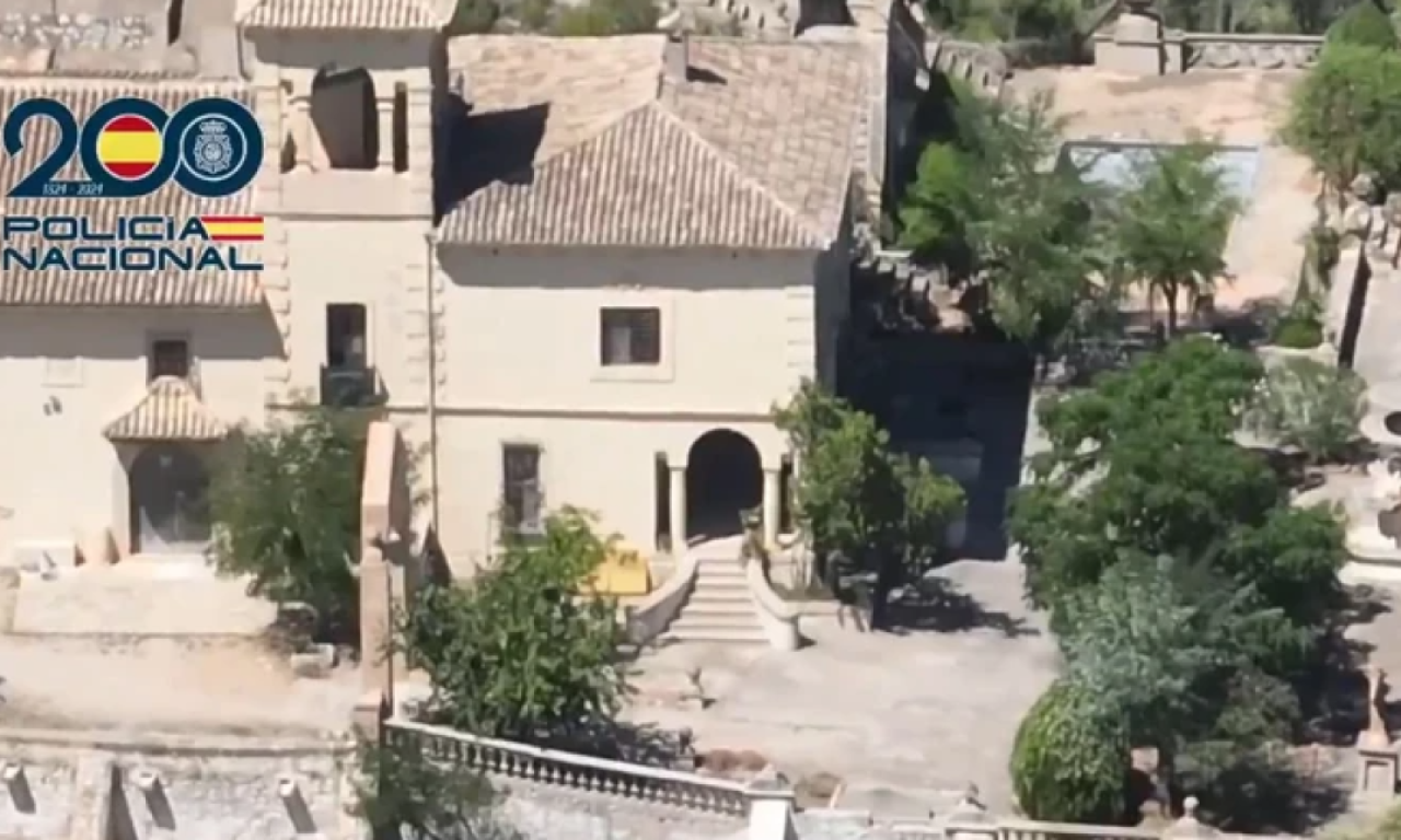 OVO JE TVRĐAVA U ŠPANIJI U KOJOJ SU SRBI UZGAJALI DROGU Prve slike i snimci hapšenja Šarićevih saradnika (FOTO+VIDEO)