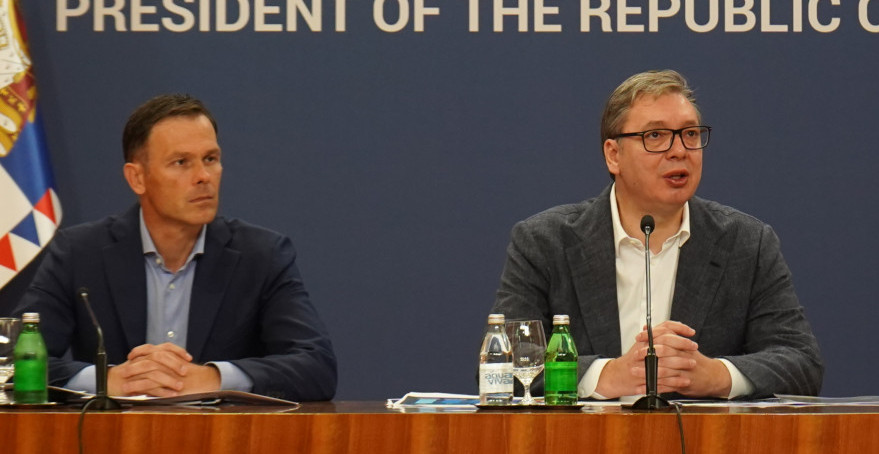 STIŽU VEĆE PLATE I PENZIJE! Vučić otkrio za koliko se povećavaju i kada