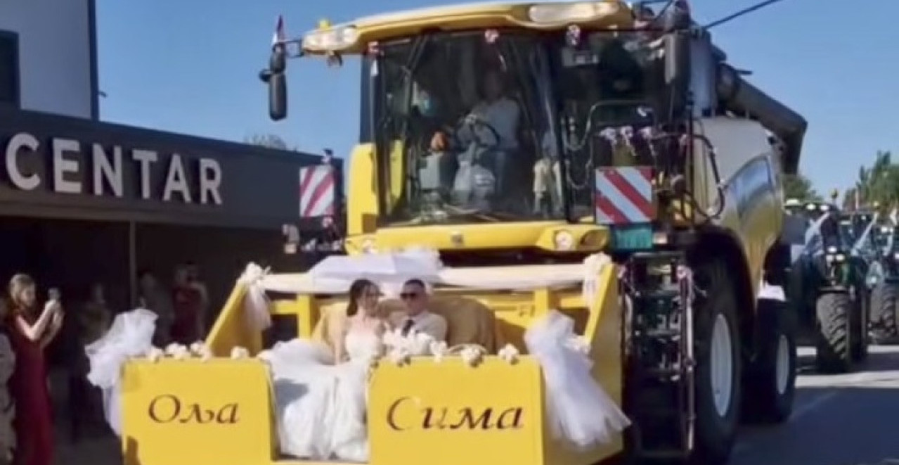 MLADENCI NA VENČANJE STIGLI U KOMBAJNU Pogledajte svadbenu povorku o kojoj bruji Srbija (VIDEO)