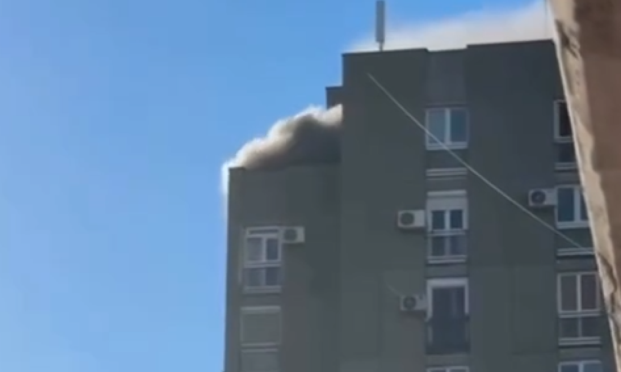 POŽAR NA ZVEZDARI Dim se širi sa vrha zgrade! (VIDEO)