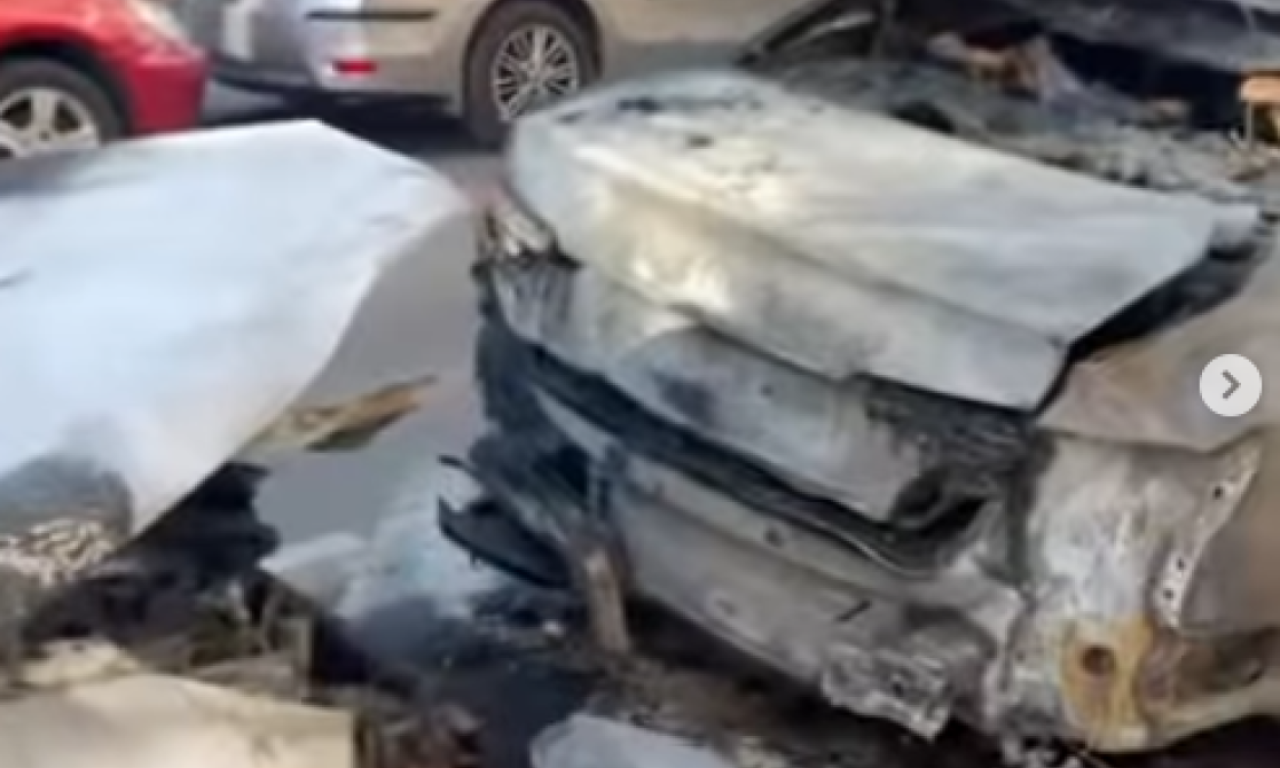 IZGORELI AUTOMOBILI U CENTRU PRESTONICE Jeziva scena u Alekse Nenadovića (VIDEO)
