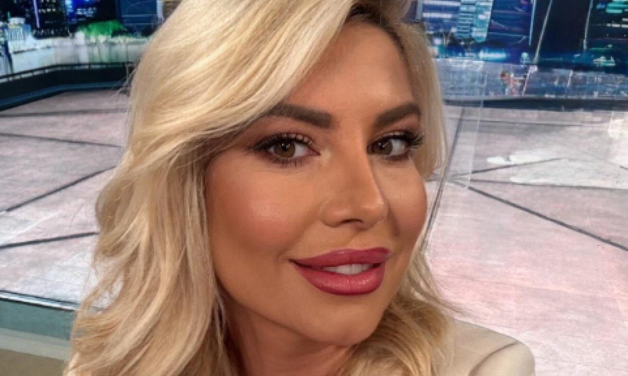 DEA ĐURĐEVIĆ POSLALA MISTERIOZNU PORUKU: "Nemilosrdna sam", pa otkrila istinu o novom dečku!