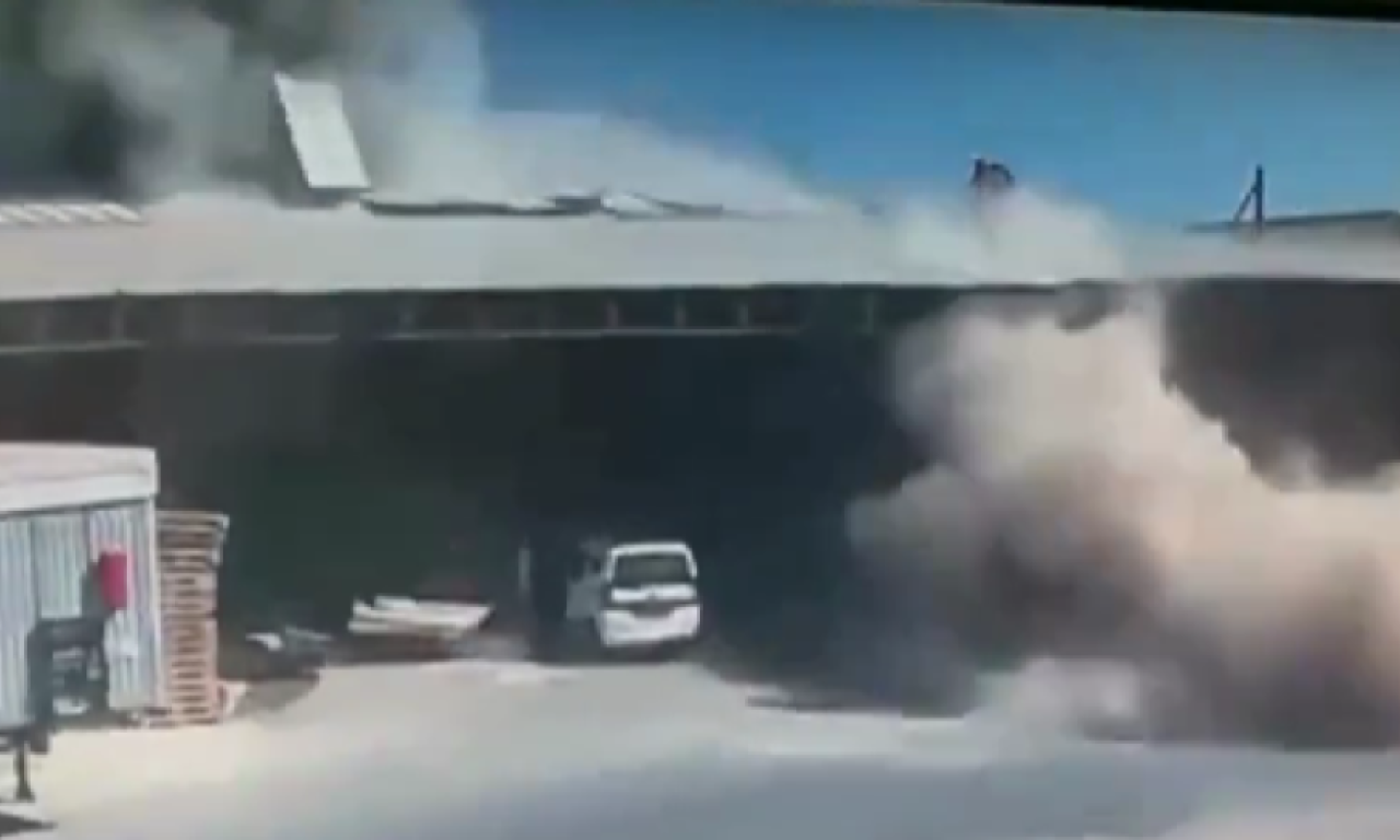 EKSPLOZIJA NA PIJACI Pogledajte trenutak kada se urušilo sve! Ima mrtvih (VIDEO)