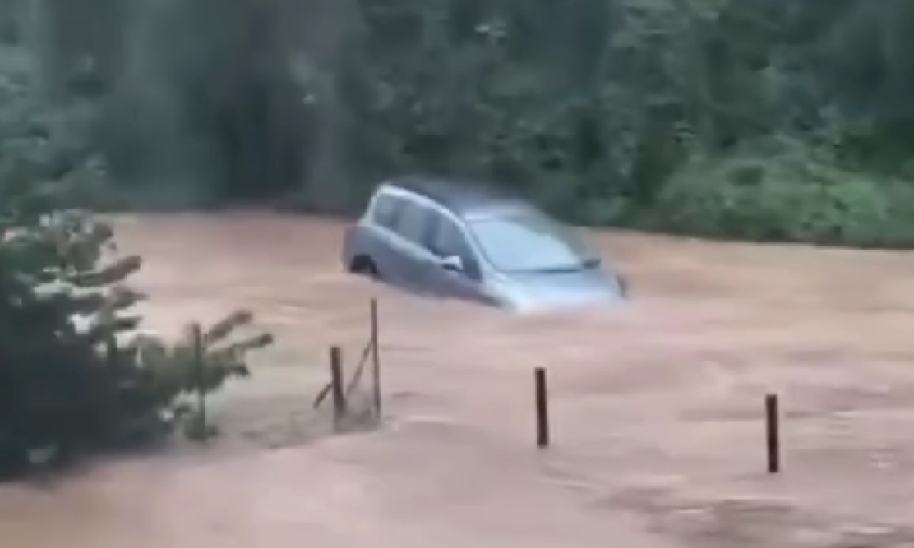 VODA NOSI SVE PRED SOBOM Omiljena turistička mesta mnogih Srba su potpuno poplavljena - ima mrtvih!