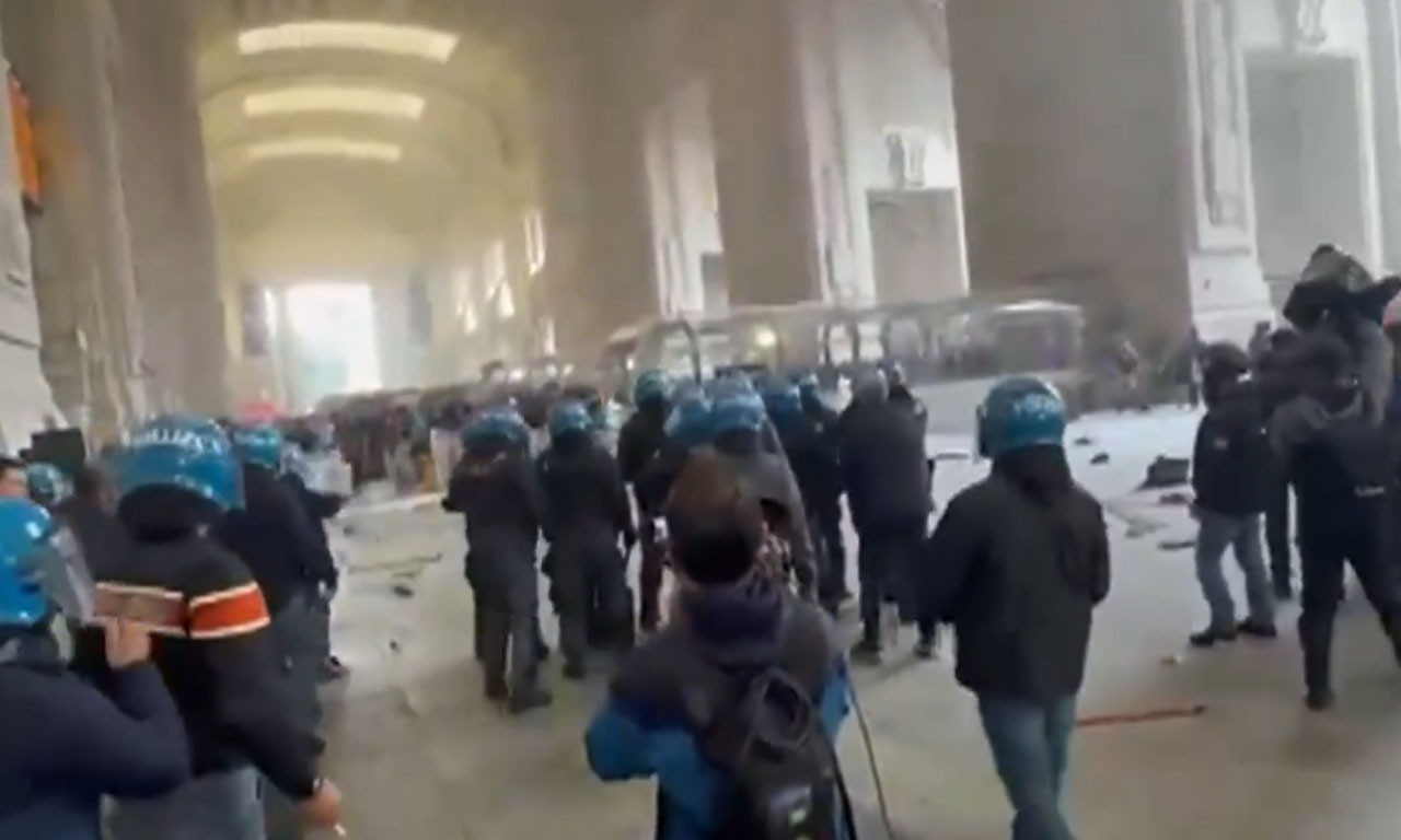 PROPALESTINSKI PROTEST U MILANU SE PRETVORIO U HAOS Bačene dimne bombe, povređeno 60 policajaca (VIDEO)