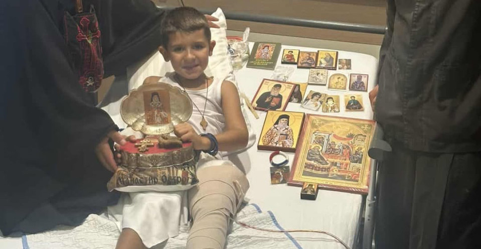 SRCE DA PUKNE! Mali junak Aleksej iz bolničke postelje čeka čudo – molitve mu daju snagu (FOTO)