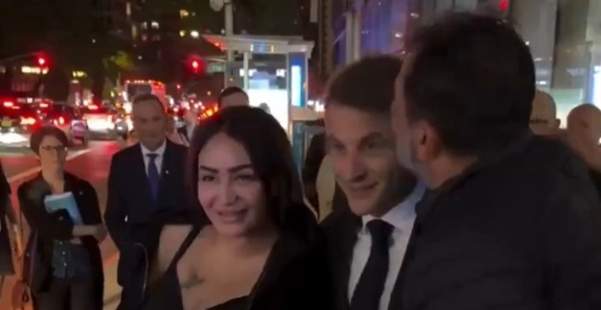 PROLAZNIK POLJUBIO PREDSEDNIKA U GLAVU Neverovatna scena u Njujorku - ovo još niste videli (VIDEO)