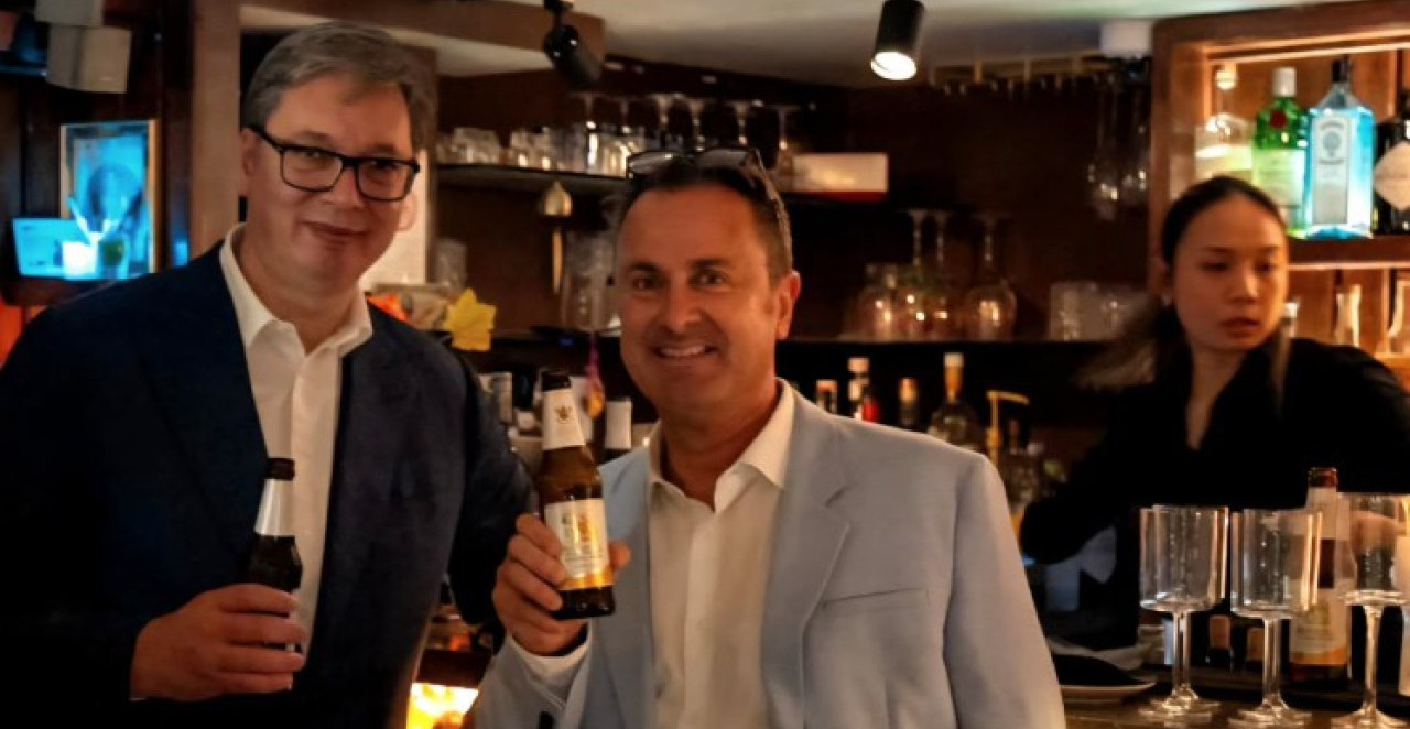 VUČIĆ NA PIVU, POGLEDAJTE S KIM: „Pivo nam je, za razliku od razgovora, bolje išlo!“