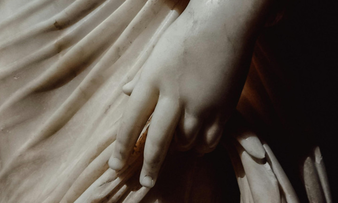 UHAPŠEN DEKA U GRČKOJ Posedovao značajne antikvitete i teglu sa fetusom!